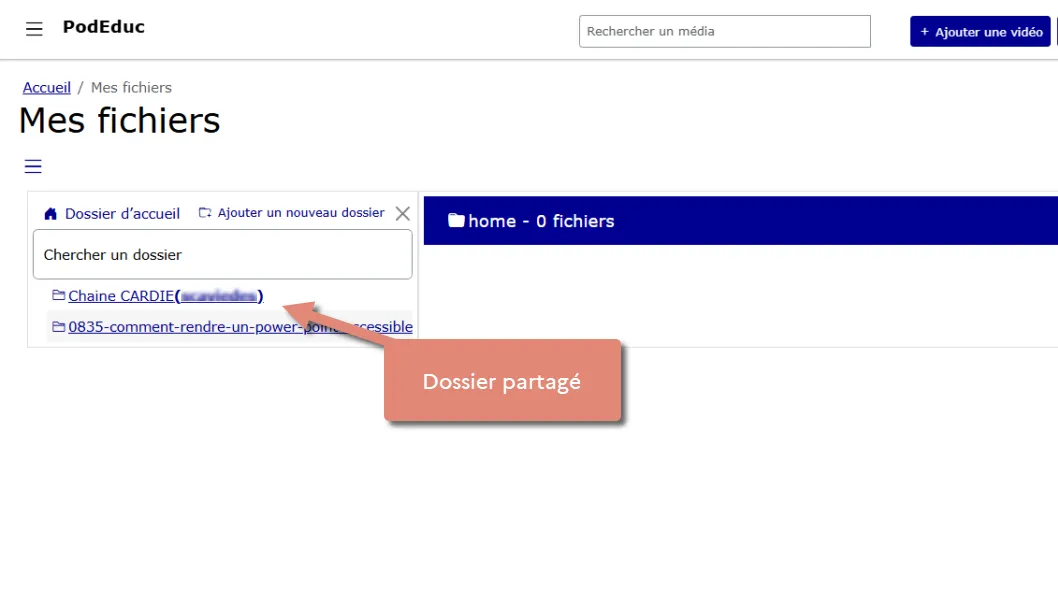 dossier partagé affiché avec le nom du propriétaire entre parenthèses.