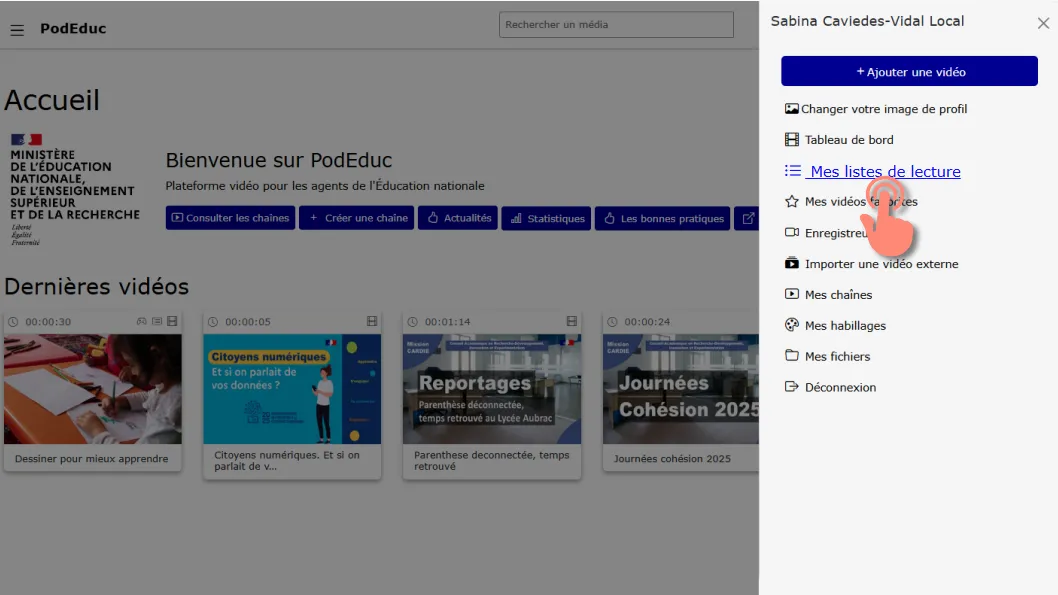 cliquer sur l&rsquo;option Mes listes de lecture dans le menu de votre profil.